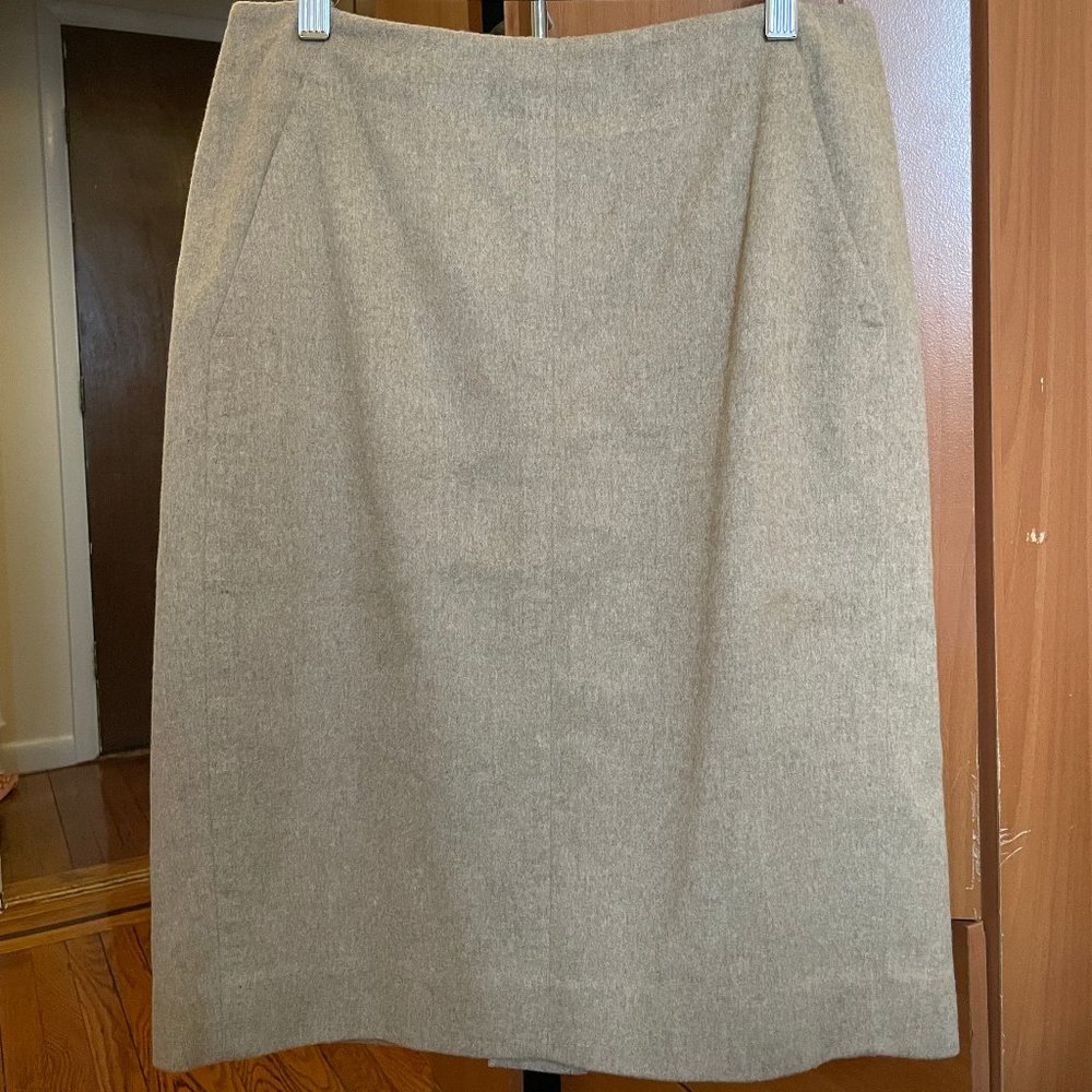 Max Mara Size 8 Knee High Pencil Skirt with Pockets